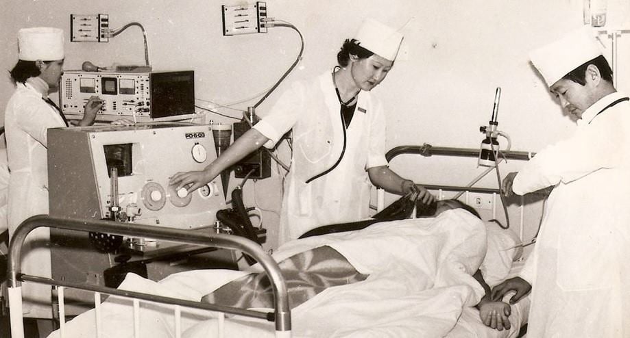 Tungalag working as a young physician in a Mongolian hospital